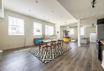 2 min walk 2 Beach SPACIOUS 3bd2ba Pets OK allows 18 year olds to book a room