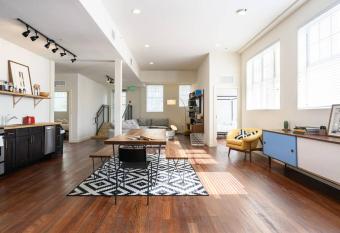 SPACIOUS 4bd2ba Best Neighborhood Walk to Beach allows 18 year olds to book a room