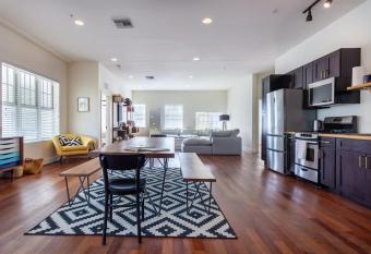 2min WALK 2 Beach 4beds 2 Baths Pet OK allows 18 year olds to book a room