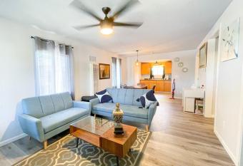 Uniqueamp Modern Cottage With Parking On Premise allows 18 year olds to book a room