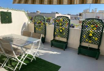 Nid douillet sur la C  te d Azur has Balcony rooms