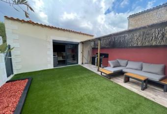 - Le Nuage - Unique, espace Spa privatif et jardin avec plancha et salon privatif, stationnement public gratuit has Balcony rooms