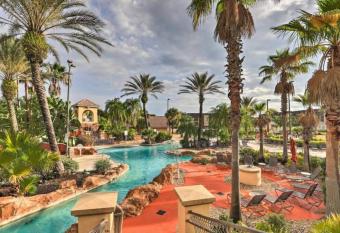 Disney & Universal Studios Townhouse Great Amenities has rooms with a private hot tub