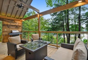 Whiskey on the River has Balcony rooms