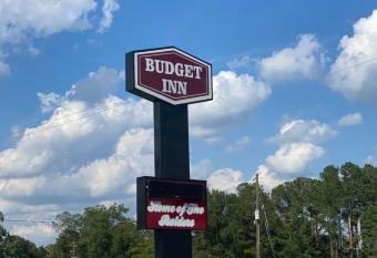Budget inn has Smoking rooms