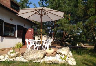 Domek letniskowy allows 18 year olds to book a room