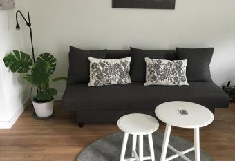 Deich 78, mitten in der City, direkt am Wasser has Balcony rooms