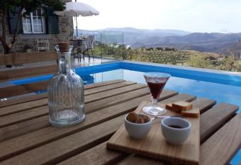 Casinha da Colina has Balcony rooms