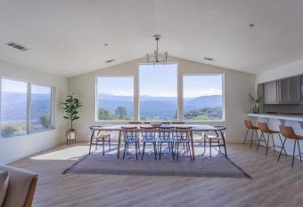 Yosemite Sierra View has Balcony rooms