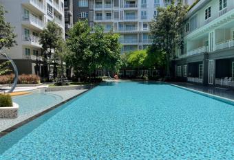 Autumn Huahin Beachwalk Nap allows 18 year olds to book a room