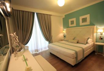 Raffaelli Park Hotel allows 18 year olds to book a room