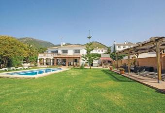 Casa el Laurel has Balcony rooms
