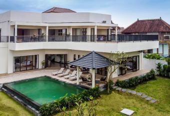 Villa De Kefi allows 18 year olds to book a room