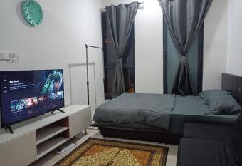 HIGHPARK SUITES PETALING JAYA (FREE PARKING) has rooms with a private hot tub