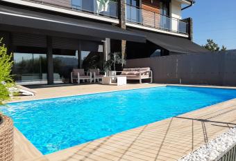 Ikasmendi has Balcony rooms