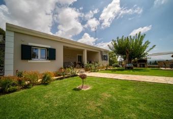 Irini s Country House has Balcony rooms