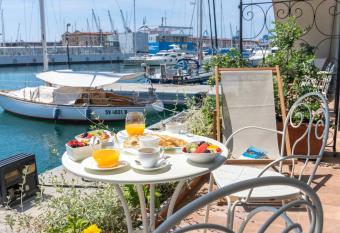 Locanda da Toto allows 18 year olds to book a room