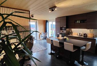 Superbe appartement neuf avec terrasse has Balcony rooms