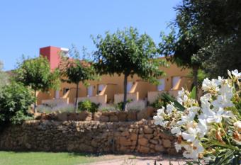 B&B La Puerta Del Sue  o allows 18 year olds to book a room