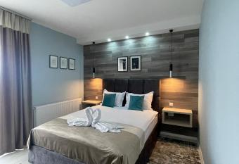 VOYAGE CUBIC Adults Only allows 18 year olds to book a room