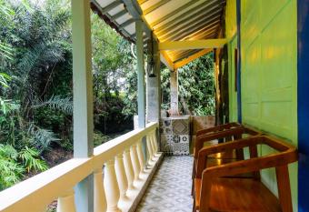 Villa Kamar Tamu Selomartani 2 has Balcony rooms