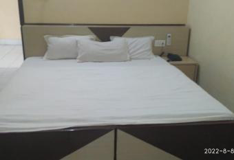 Hotel Omran Villa By WB Inn allows 18 year olds to book a room