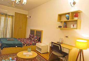 Taj Studios - **Fully Furnished Studio Apartment**Free Breakfast has Balcony rooms