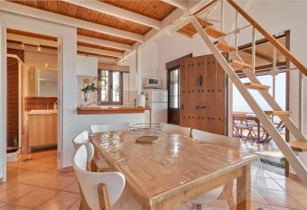 La Casita de mama allows 18 year olds to book a room