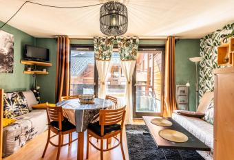 Pied des pistes - Balcon - Chiens bienvenus allows 18 year olds to book a room