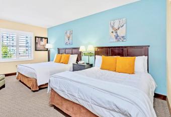 1BR Suite with Two Queens Pool and Hot Tub allows 18 year olds to book a room