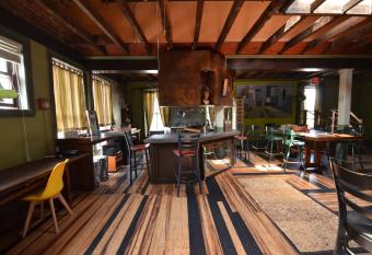 Michie Hostel has Balcony rooms