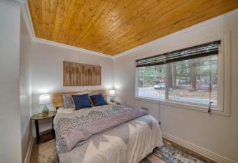 MML Unit 1 - Cozy Lodge Free Parking Walk to All has Balcony rooms