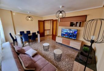 Apartamento Montse Zaragoza allows 18 year olds to book a room