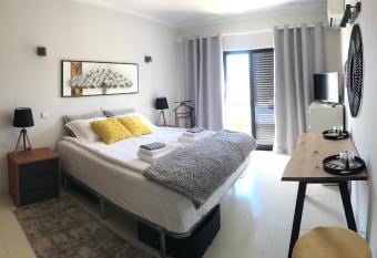 Praia do Vau allows 18 year olds to book a room