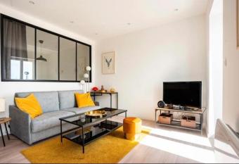 S  te : Superbe appartement 2 pi  ces refait    neuf allows 18 year olds to book a room