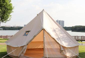 Chris Tent has Smoking rooms