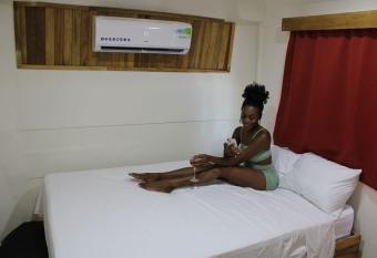 BusHotel Puerto Viejo with private Hot Tube very close to town has rooms with a private hot tub