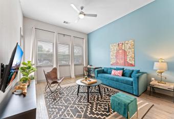 Vivant - Modern & Chic 1BR Luxury Apts Close to Downtown & Airport allows 18 year olds to book a room