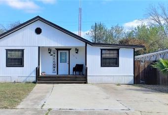 Alojamiento Los Andes allows 18 year olds to book a room