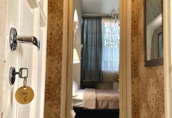 Boutique Hotel Alegria has rooms with a private hot tub