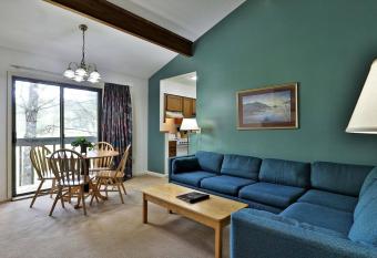 208 Cedarbrook One bedroom Queen Suite allows 18 year olds to book a room