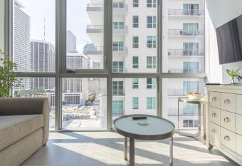 Amazing Condo In Downtown Miami/Brickell W/Parking has rooms with a private hot tub