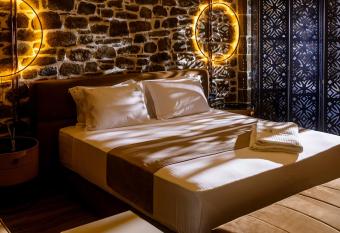 Vecchia Boutique Hotel allows 18 year olds to book a room