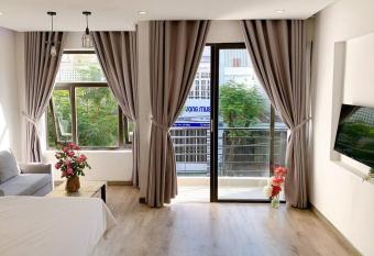 POOL Seaview 3A - Deluxe Apartment BALCONY has rooms with a private hot tub