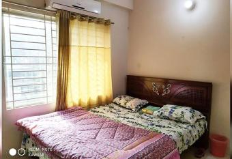 DAC Peaceful AC King Bed WIFI & 24hr Security has Balcony rooms