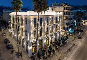 Grand Hotel Kalamata allows 18 year olds to book a room