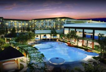 Arezzo Place Affordable 2BR Condo With Pool, Fast Wifi & Unli Netflix - Near Davao Airport, Samal Barge, and SM Lanang has Balcony rooms