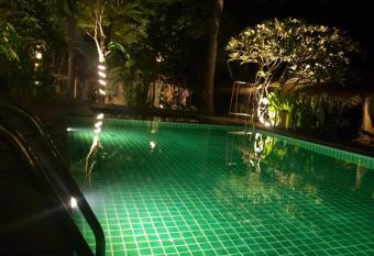 Green Wood Park Cottage Samui, Bangrak Beach allows 18 year olds to book a room