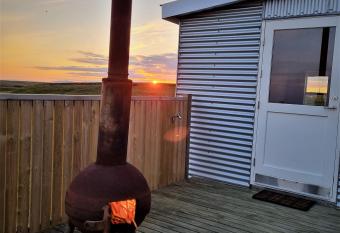 Tiny and cosy house in the countryside allows 18 year olds to book a room