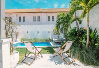 Villa Kamaria allows 18 year olds to book a room